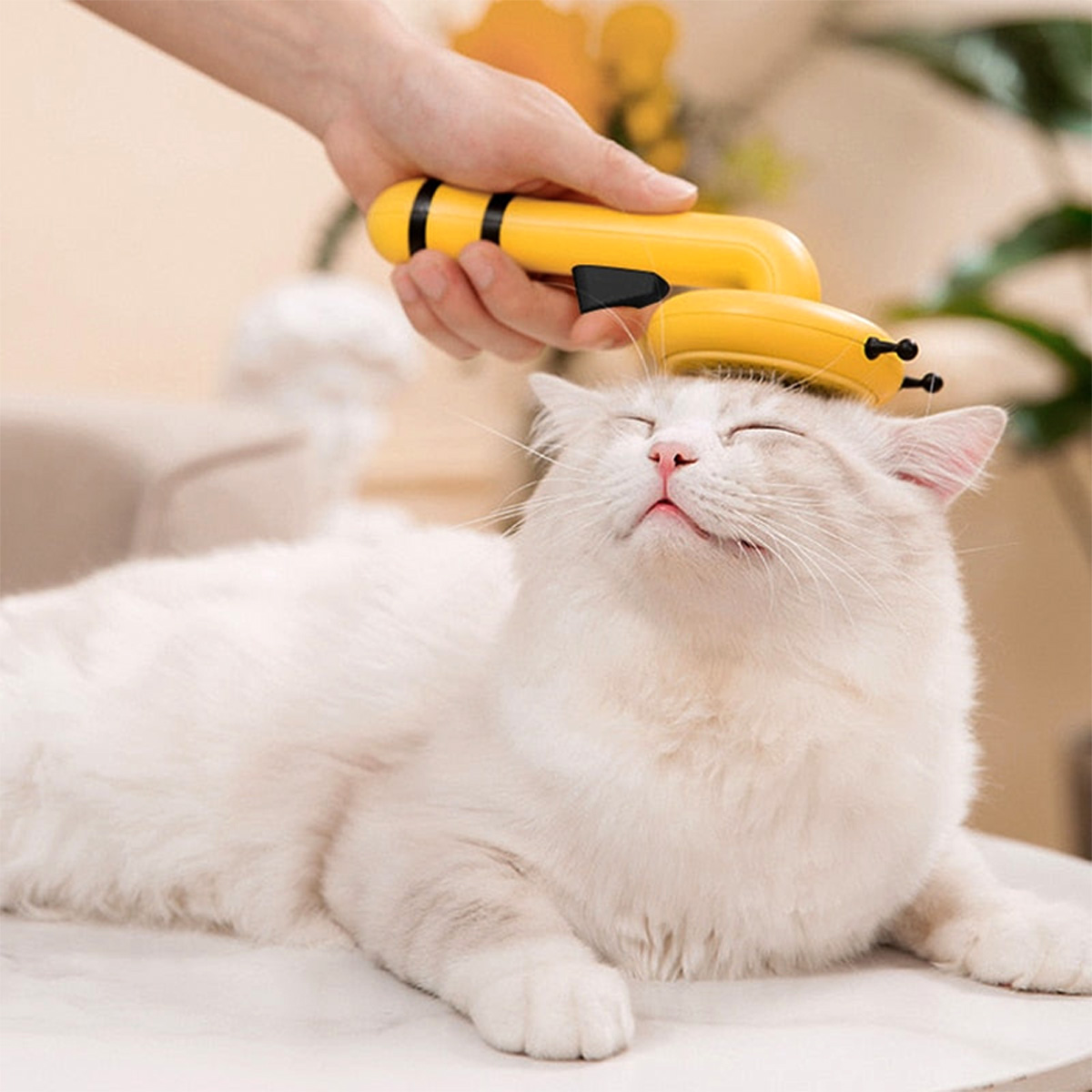 bee-shaped-self-cleaning-pet-slicker-brush-yellow