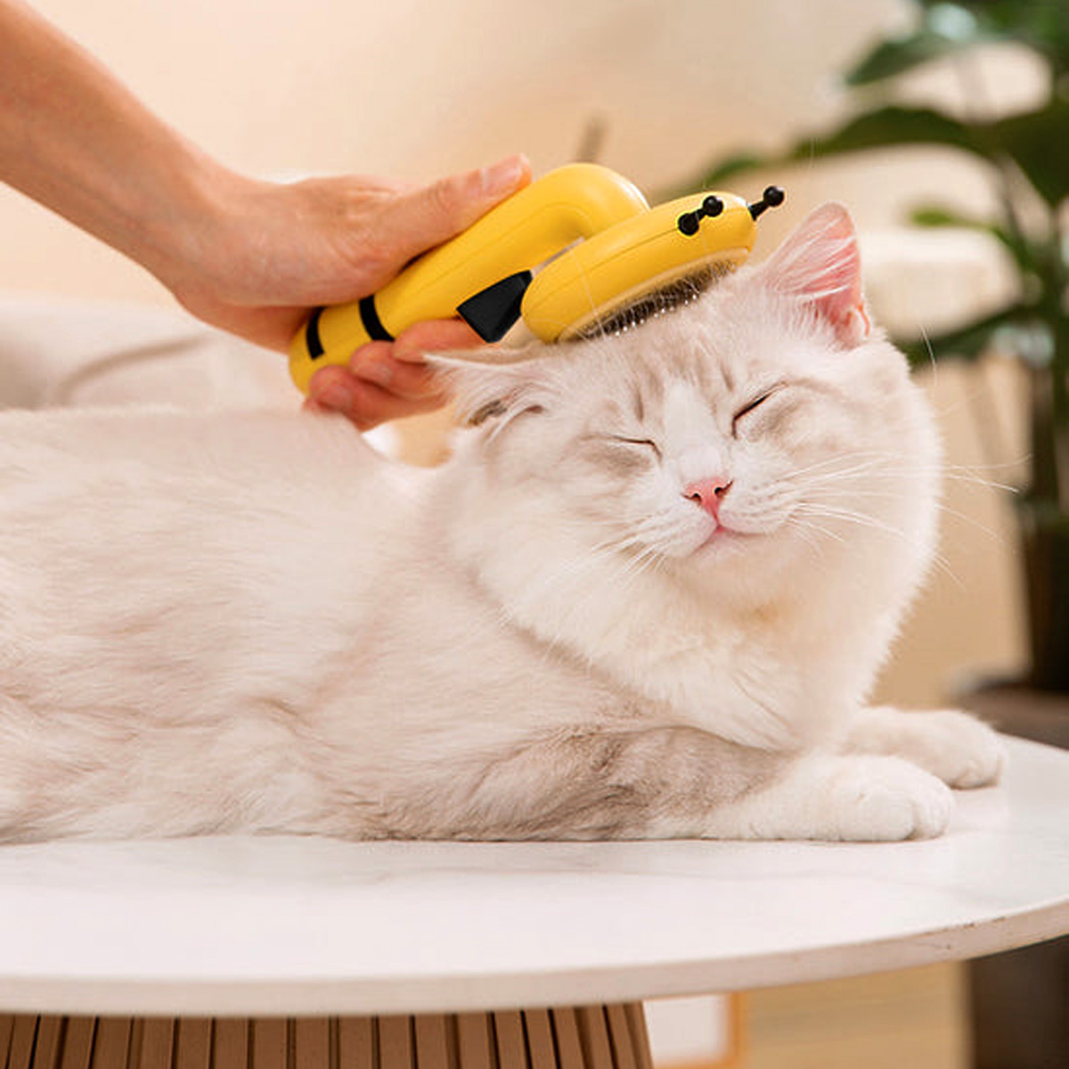 bee-shaped-self-cleaning-pet-slicker-brush-yellow