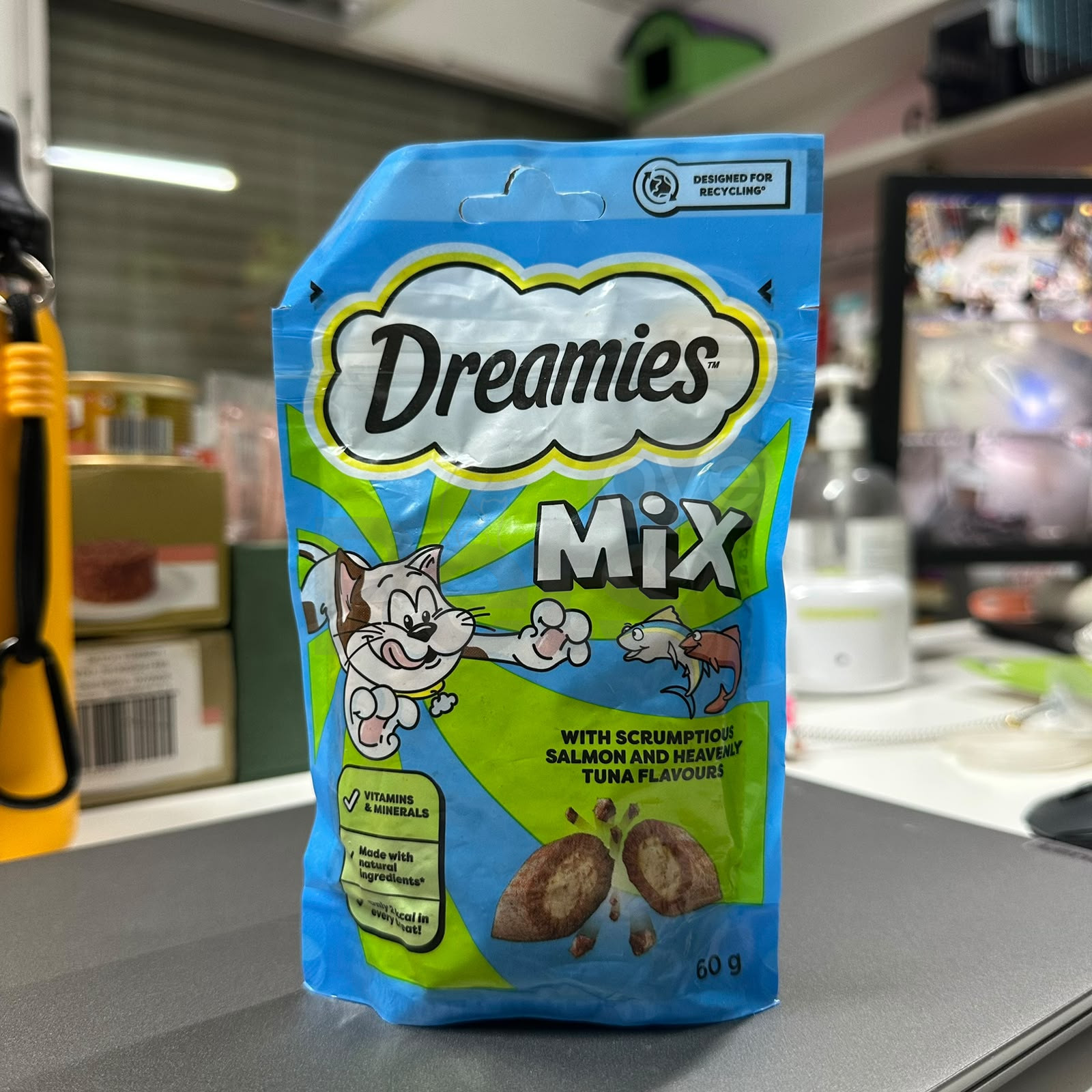 Dreamies-Treat-Salmon-And-Tuna
